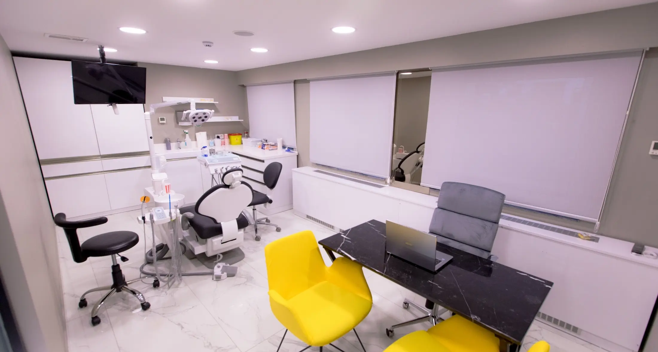 Treatment room at Dr. Barış Unan's practice, Istanbul